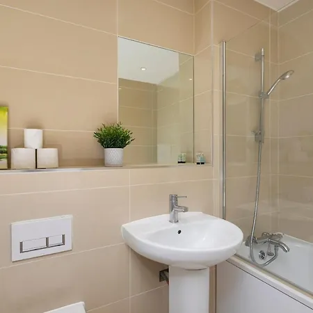 Skyvillion - 4 Bed Luxury With Balcony & Parking * Enfield
