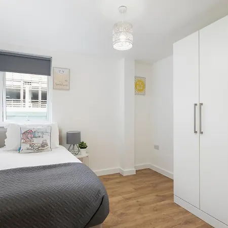 Skyvillion - 4 Bed Luxury With Balcony & Parking * Enfield