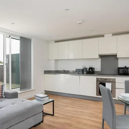 Apartment Skyvillion - 4 Bed Luxury With Balcony & Parking *