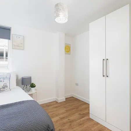 Skyvillion - 4 Bed Luxury With Balcony & Parking Apartment