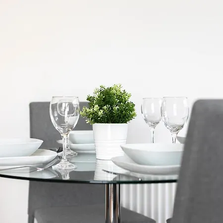 Apartment Skyvillion - 4 Bed Luxury With Balcony & Parking Enfield