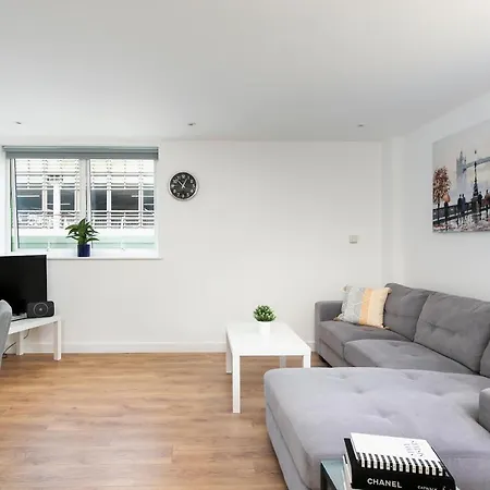 Skyvillion - 4 Bed Luxury With Balcony & Parking Apartment *