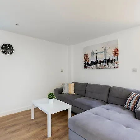 Skyvillion - 4 Bed Luxury With Balcony & Parking *