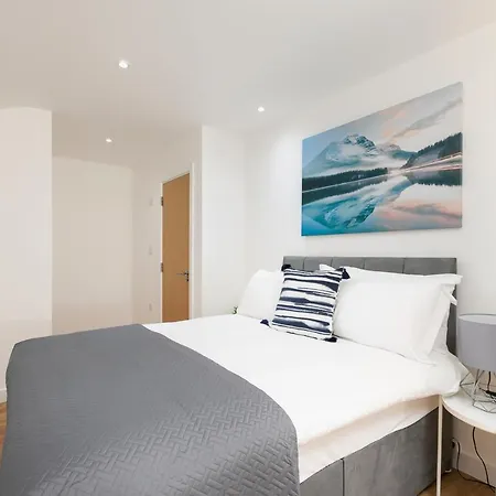 Skyvillion - 4 Bed Luxury With Balcony & Parking Enfield