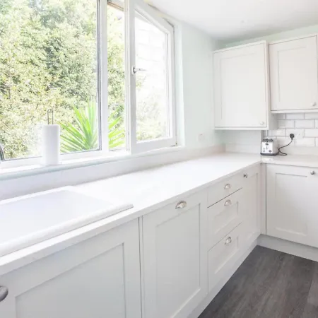 Sunny And Bright 1 Bed In