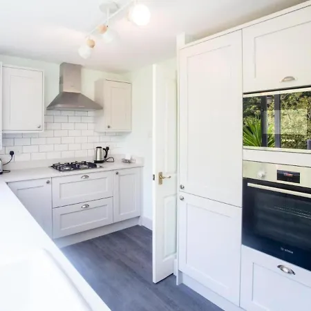 Sunny And Bright 1 Bed In Apartment