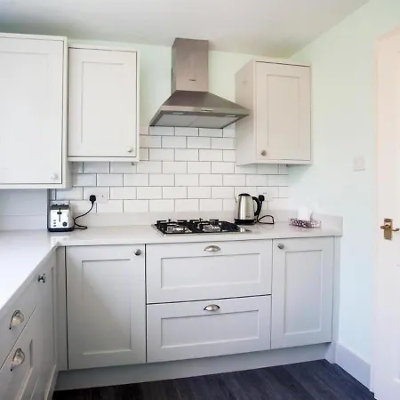 Sunny And Bright 1 Bed In Apartment