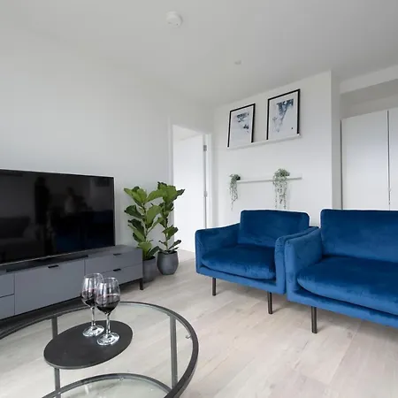 Ac Luxe Penthouse With Free Parking London