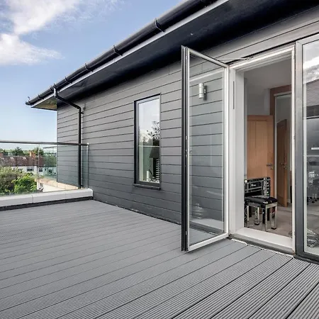 Villa Silverings A Beautifully Designed Luxurious Townhouse