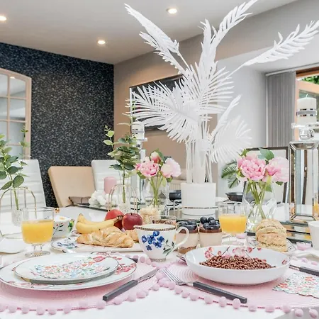 Silverings A Beautifully Designed Luxurious Townhouse * Harold Wood