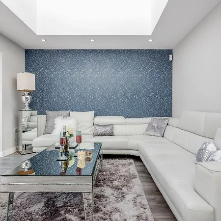 Silverings A Beautifully Designed Luxurious Townhouse *