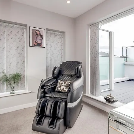 Villa Silverings A Beautifully Designed Luxurious Townhouse *