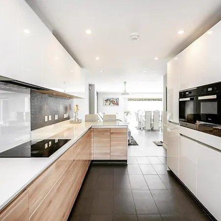 Silverings A Beautifully Designed Luxurious Townhouse * Harold Wood