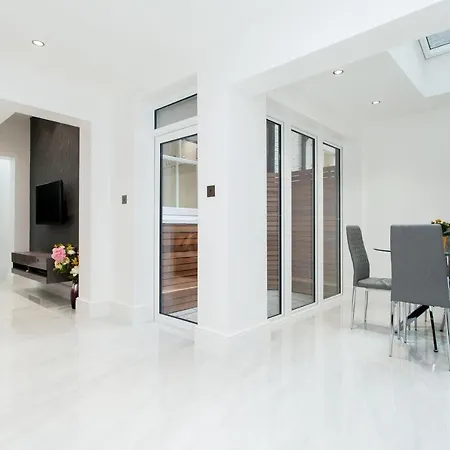 Luxury Escapes @ Victoria *
