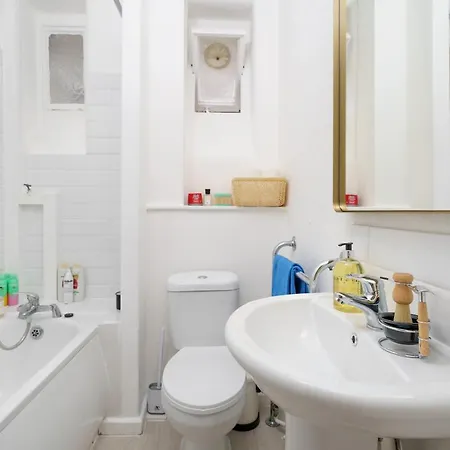 50 Meters To The Metro Apartment *