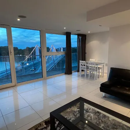 Location Chelsea River View /central Apartment