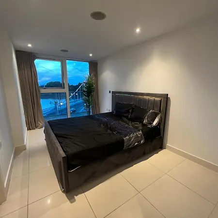 Location Chelsea River View /central