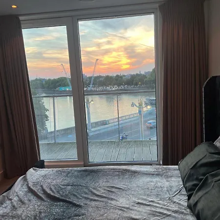Location Chelsea River View /central Apartment