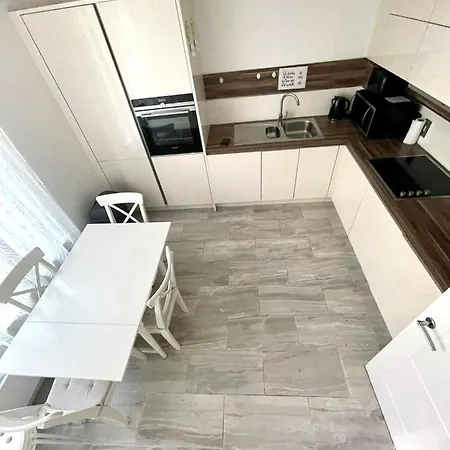Stratford Luxury House: Spacious Garden Retreat Near Westfield Apartment