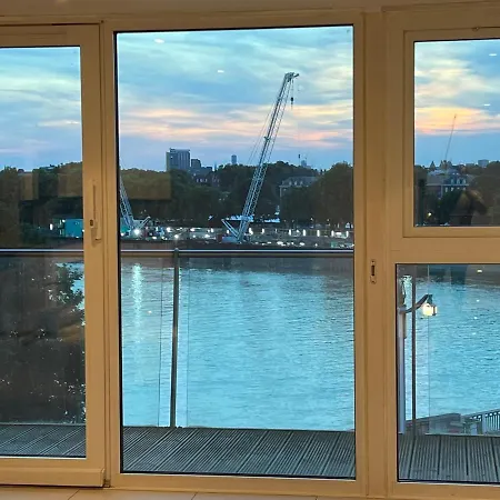 Location Chelsea River View /central Apartment *