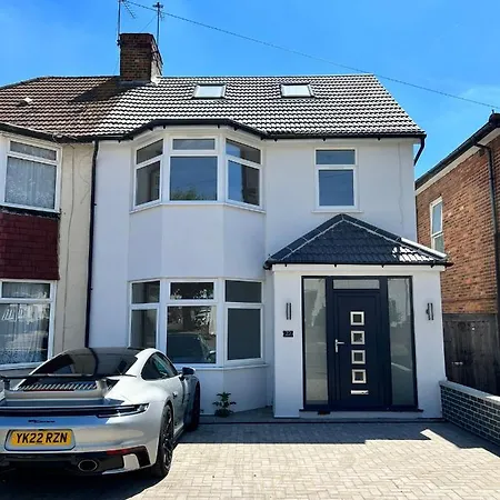 Wembley Stadium 5 Star Brand New Luxury Sleeps 14 With Parking *
