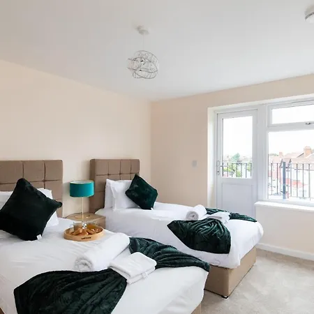 Homely - North London Wembley Apartment *
