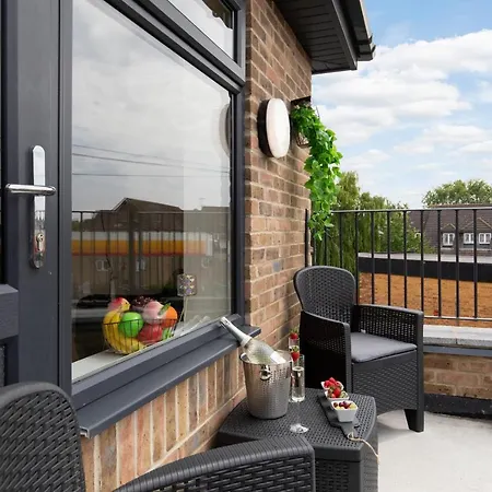 Homely - North London Wembley Apartment *