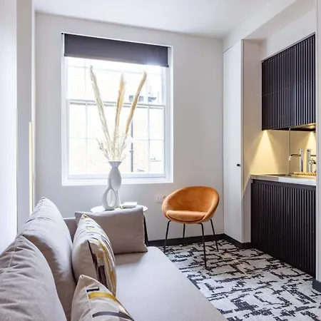La West - Hyde Park London