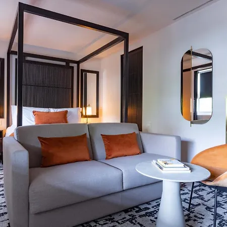 La West - Hyde Park London