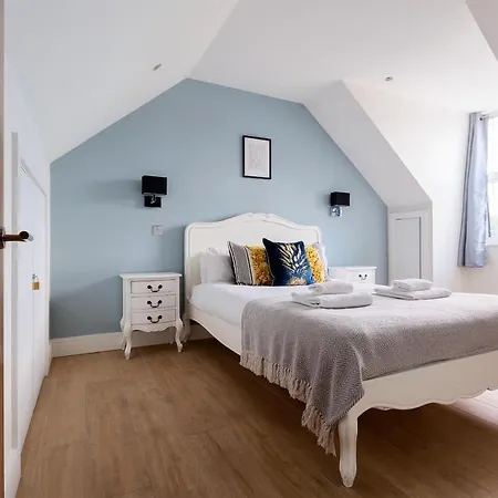 The Finchley Apartment