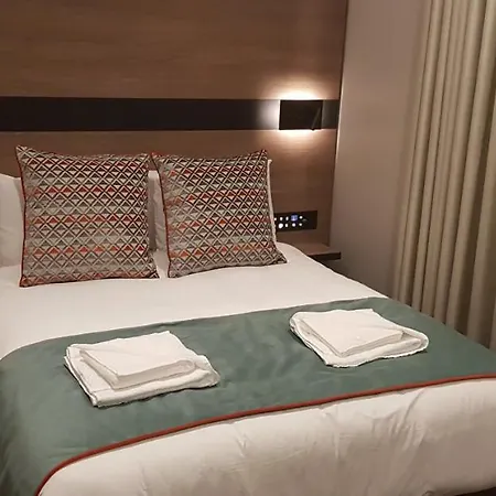 Hotel Merit Kensington