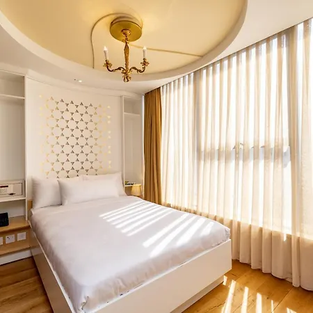 Hotel Limehouse Library