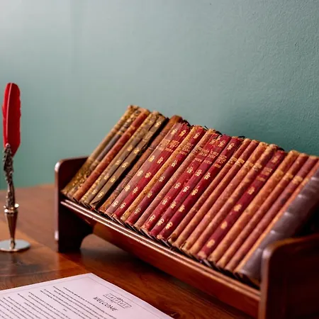 Hotel Limehouse Library 4*