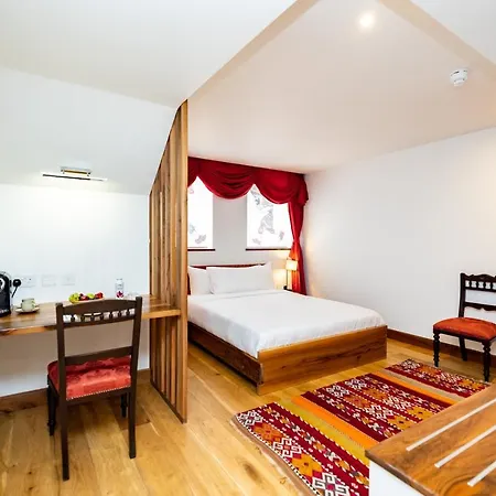 Hotel Limehouse Library 4*