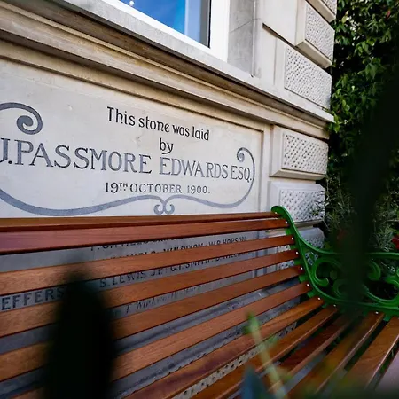Limehouse Library 4*
