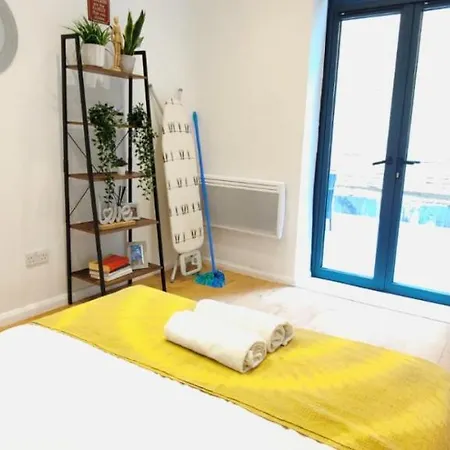 Spacious 3 Bed Flat Near Liverpool Street, Spitalfields