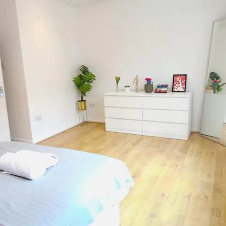 Apartment Spacious 3 Bed Flat Near Liverpool Street, Spitalfields *