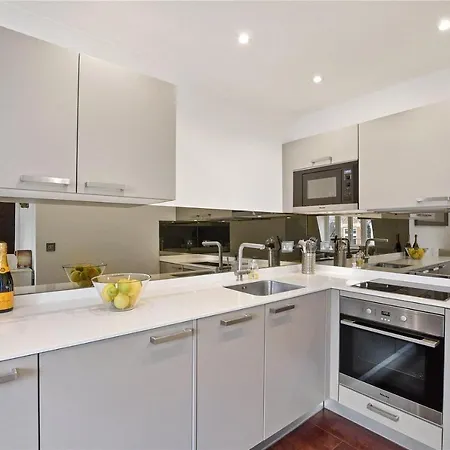 Famous Piccadilly Circus Apartment London