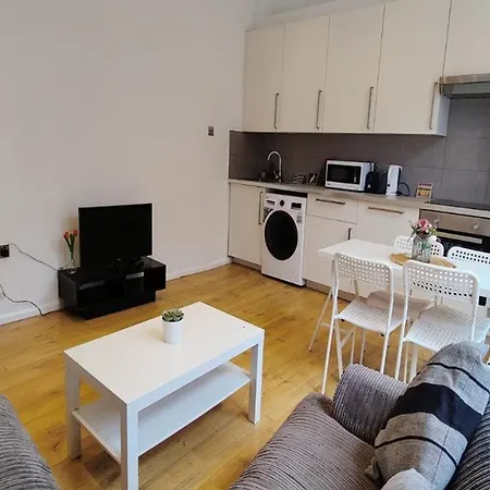Spacious 3 Bed Flat Near Liverpool Street, Spitalfields *