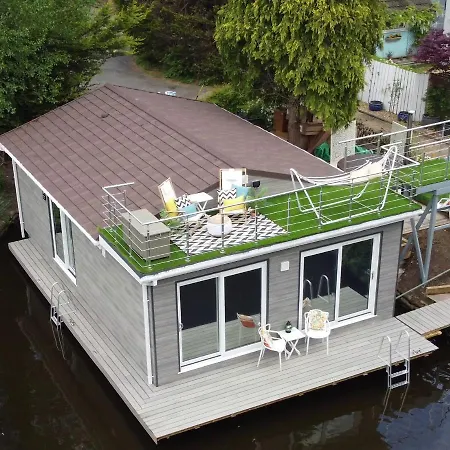 Tulana Taggs - Floating On Idyllic Island Botel