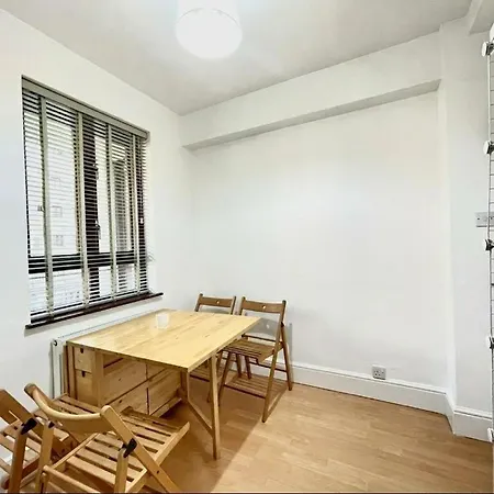 Private Cosy 3 Bedroom In Kings Cross Apartment *
