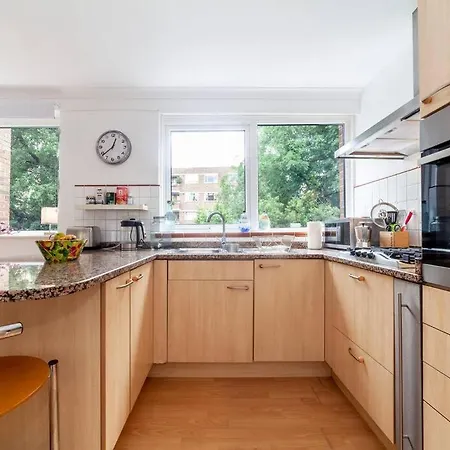 Newly Refurbished 5 Bdr House Wgarden And Parking London