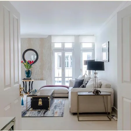 Maddox House Apartment London