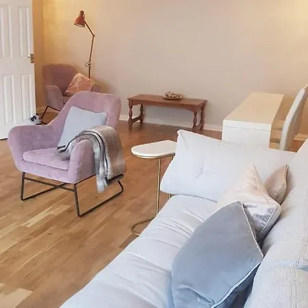 Apartment Lovely 2 Bedroom Flat In The Heart Of Water Wimbledon London