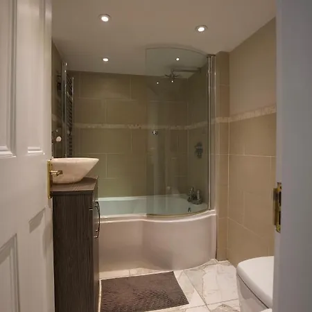 Large 2 Beds Flat Overlooking Clapham Common Park