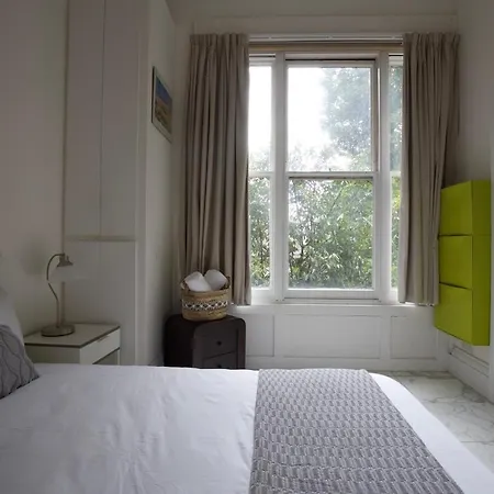 Large 2 Beds Flat Overlooking Clapham Common Park Apartment *