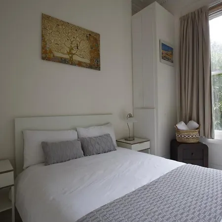 Apartment Large 2 Beds Flat Overlooking Clapham Common Park London