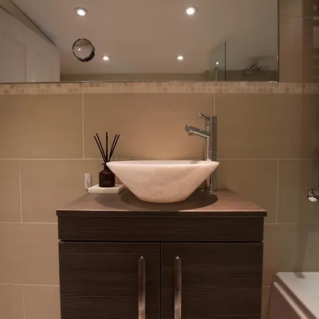 Large 2 Beds Flat Overlooking Clapham Common Park Apartment
