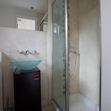 Large 2 Beds Flat Overlooking Clapham Common Park