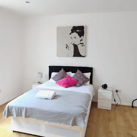 Spacious 3 Bed Flat Near Liverpool Street, Spitalfields * London
